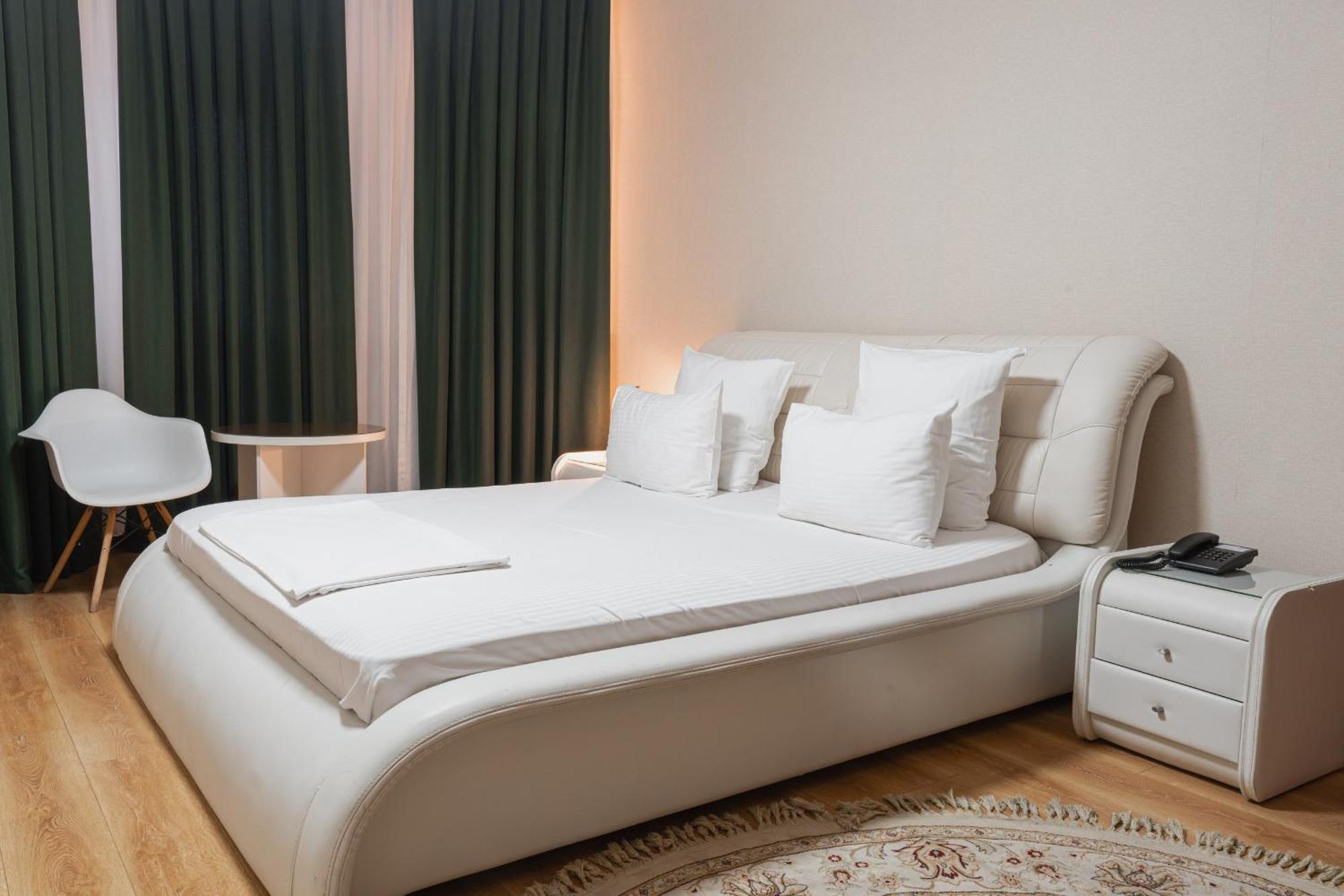 Altair Hotel Sjymkent Exteriör bild