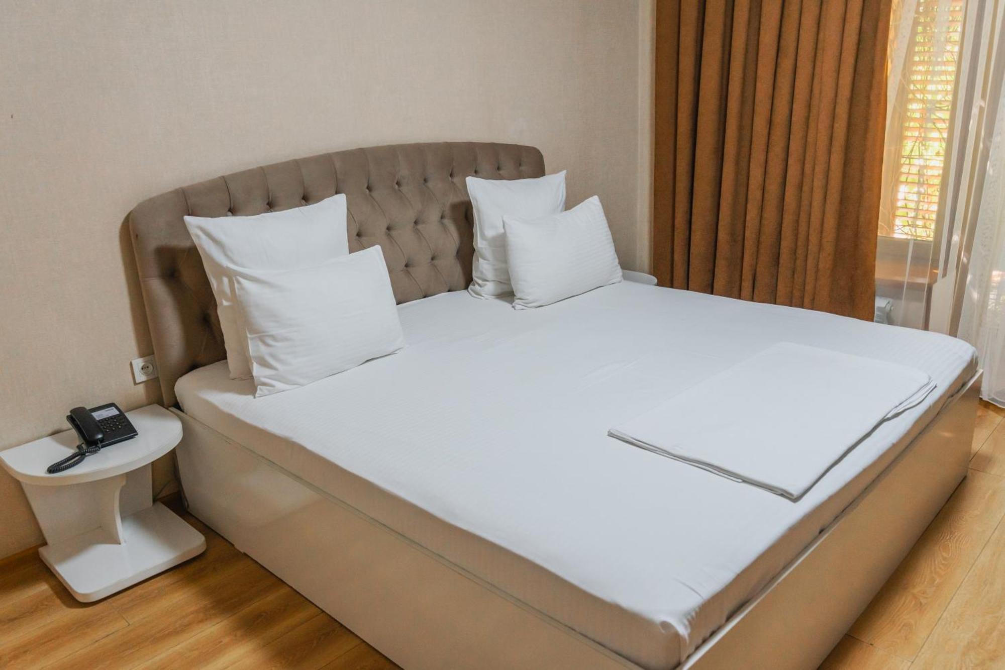 Altair Hotel Sjymkent Exteriör bild