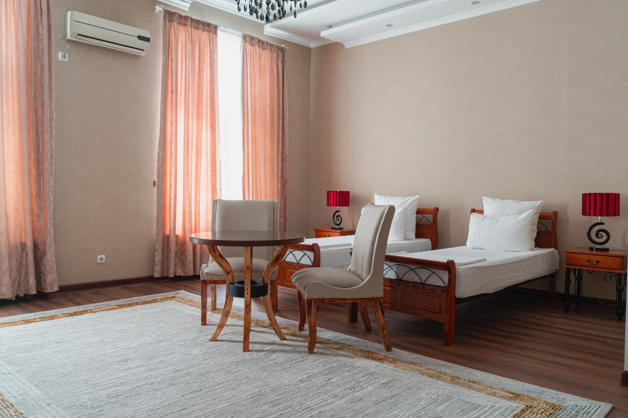 Altair Hotel Sjymkent Exteriör bild