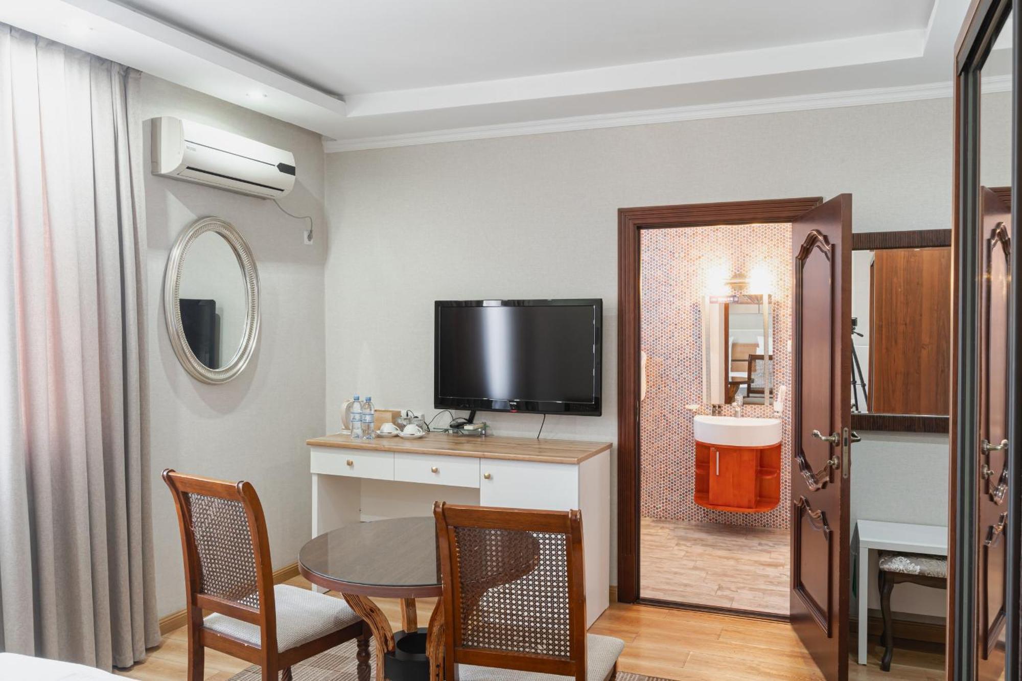 Altair Hotel Sjymkent Exteriör bild