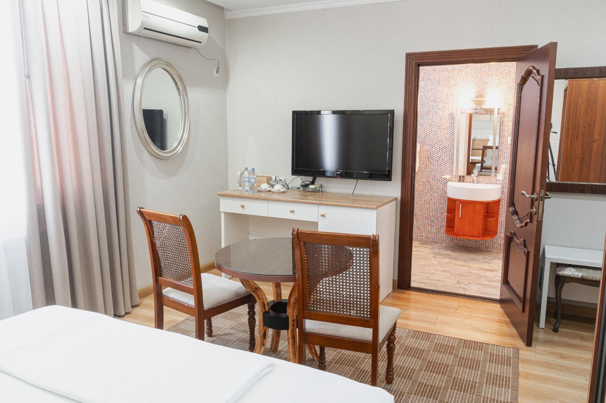 Altair Hotel Sjymkent Exteriör bild