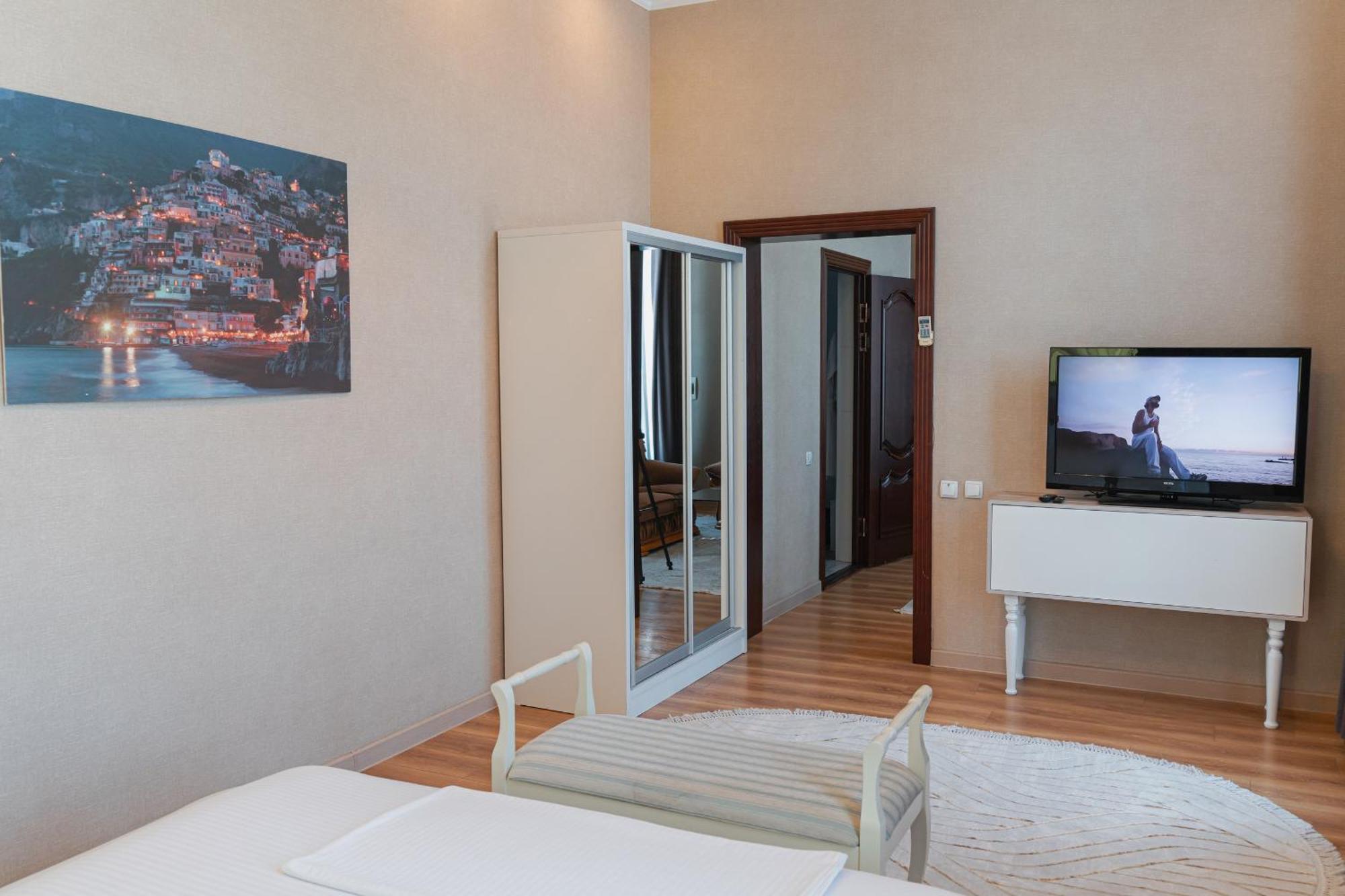 Altair Hotel Sjymkent Exteriör bild