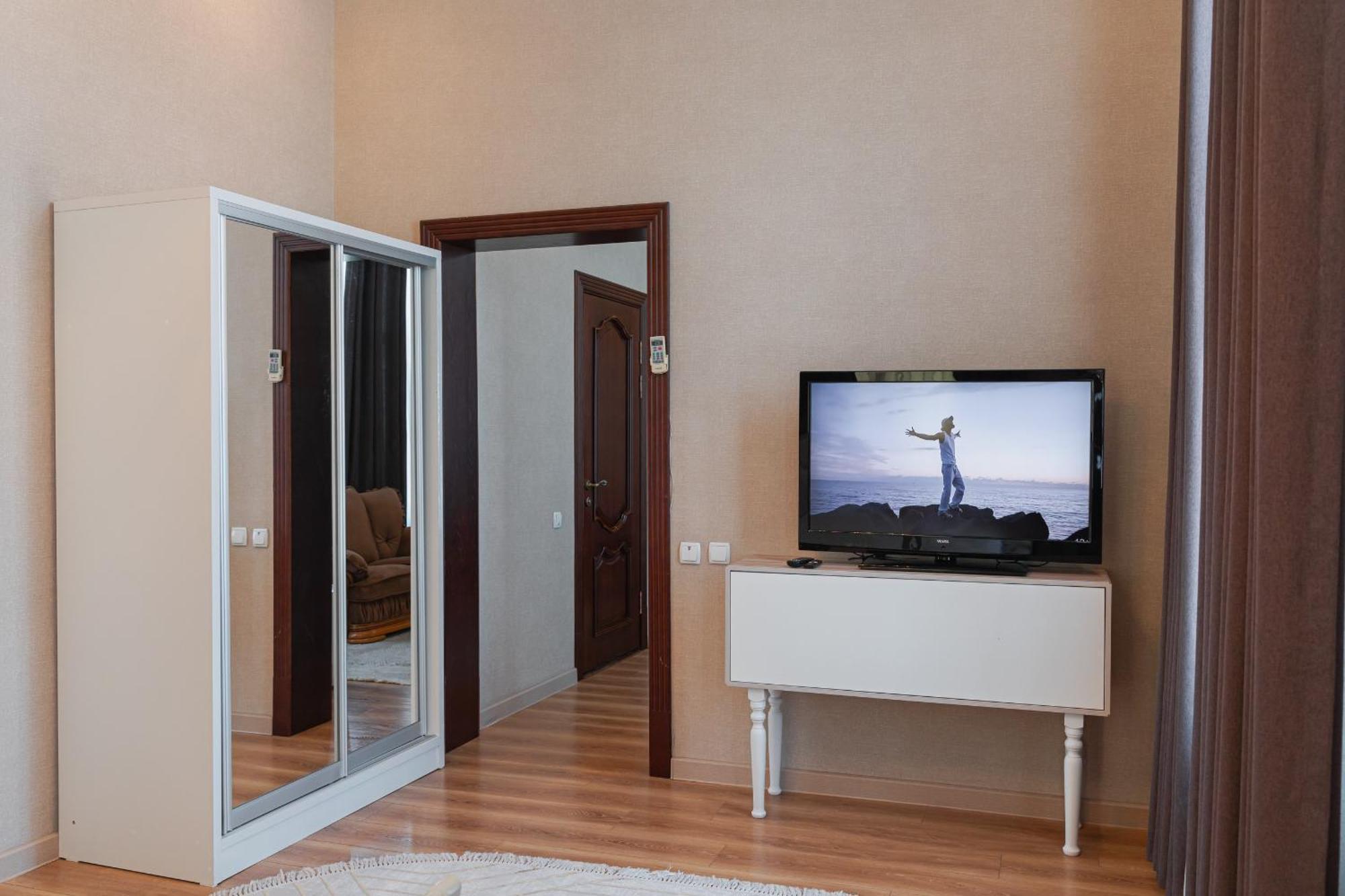 Altair Hotel Sjymkent Exteriör bild