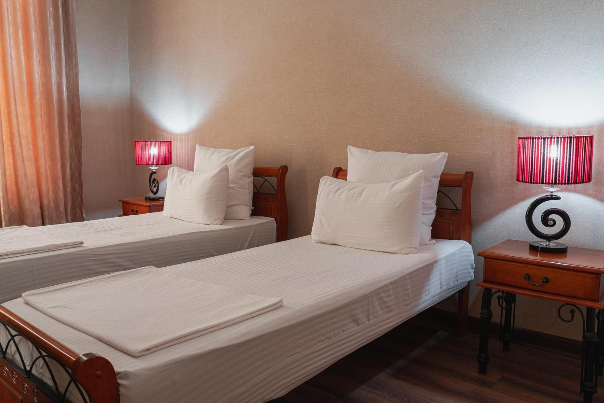 Altair Hotel Sjymkent Exteriör bild