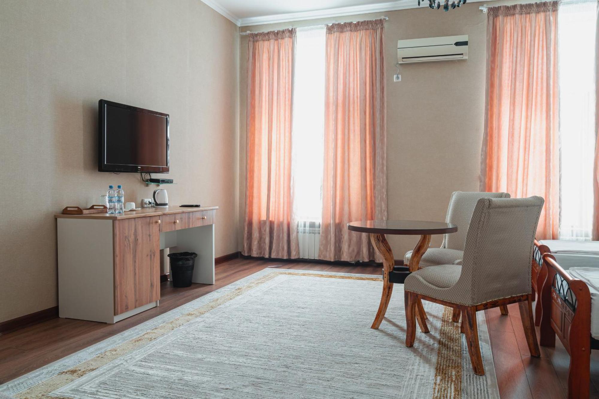 Altair Hotel Sjymkent Exteriör bild