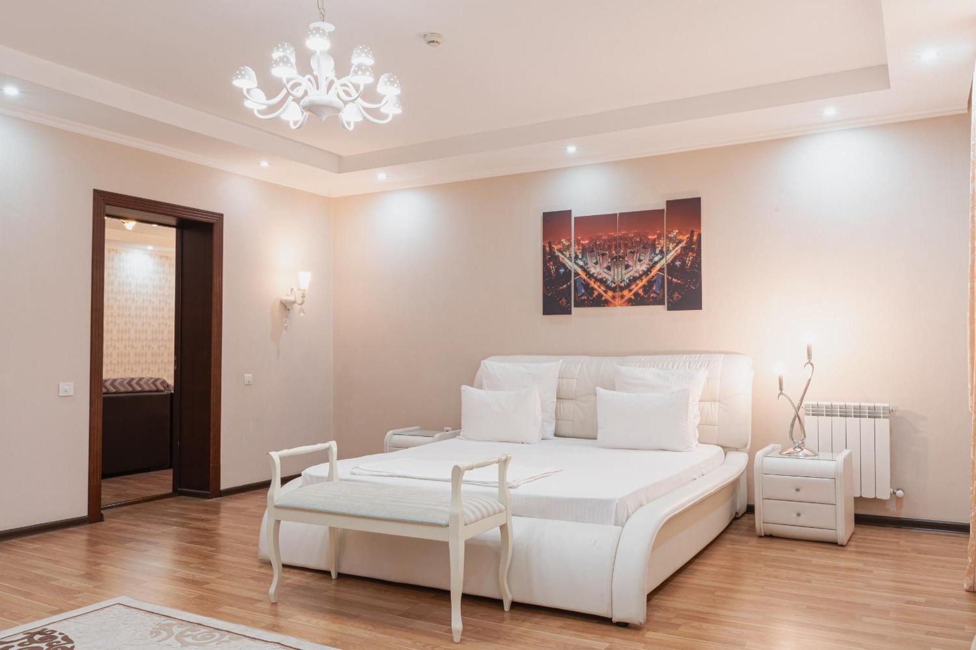 Altair Hotel Sjymkent Exteriör bild